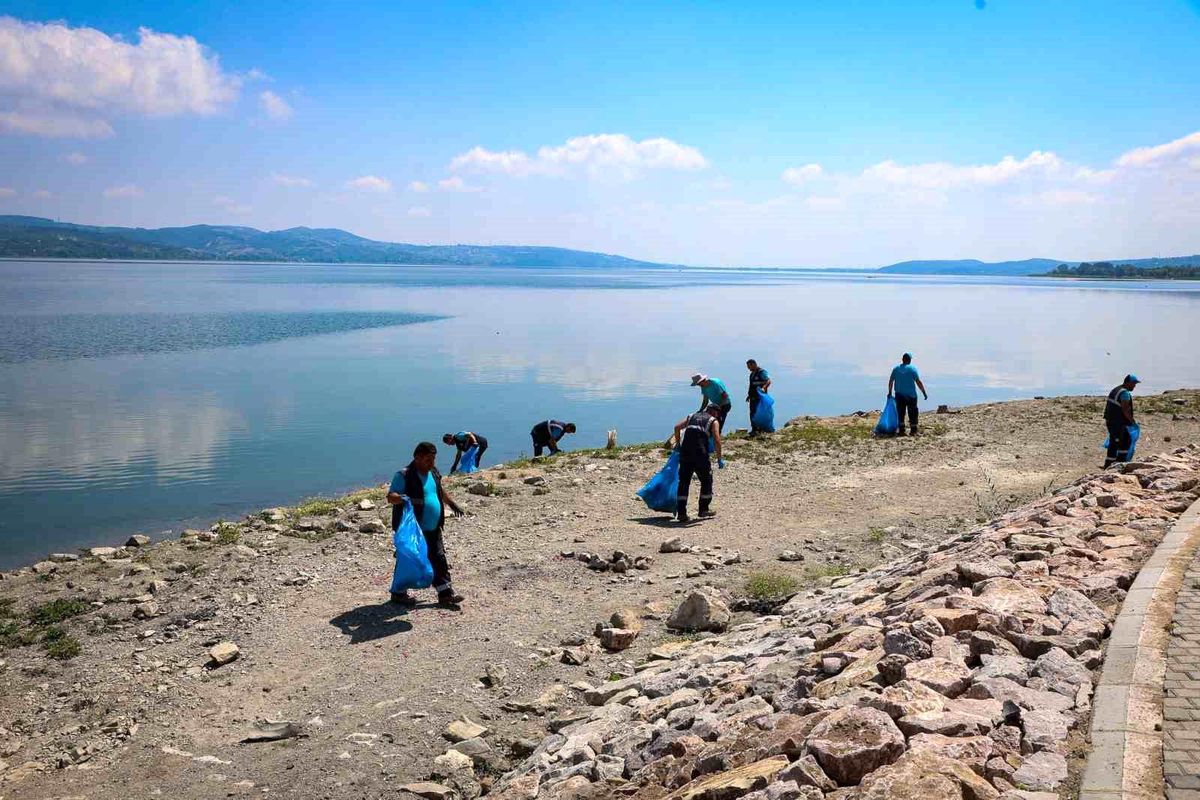 200 personel ve 23 araç sahadaydı: SASKİ\'den Sapanca Gölü havzasında dev temizlik