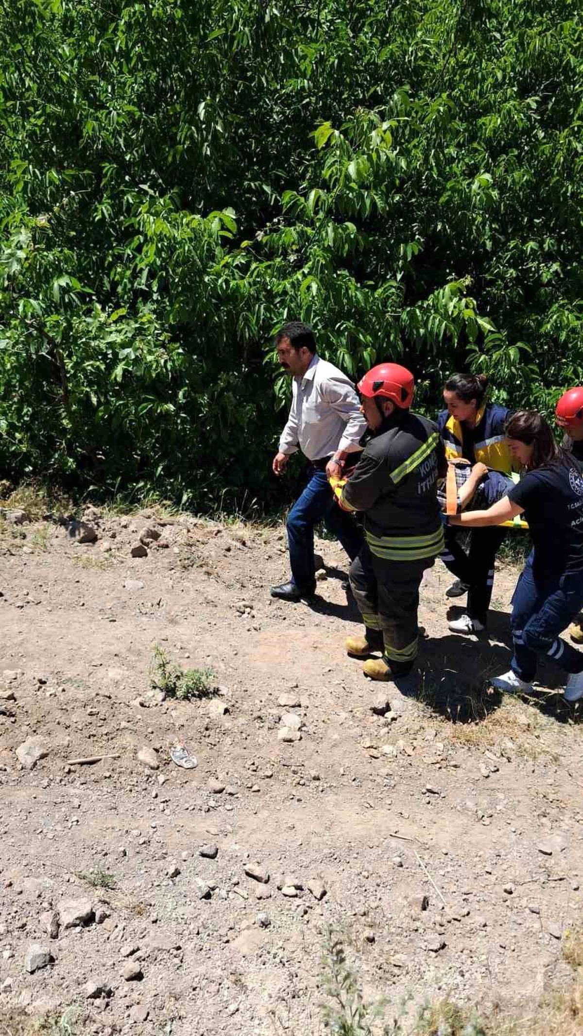 Kiraz Toplarken Düşen Adam Yaralandı