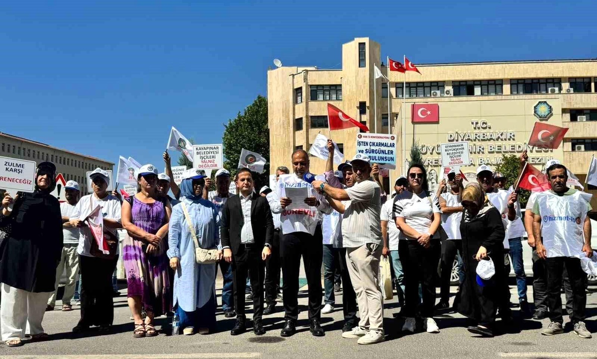 Aküzüm, işten çıkarılan işçiler ile bir araya geldi