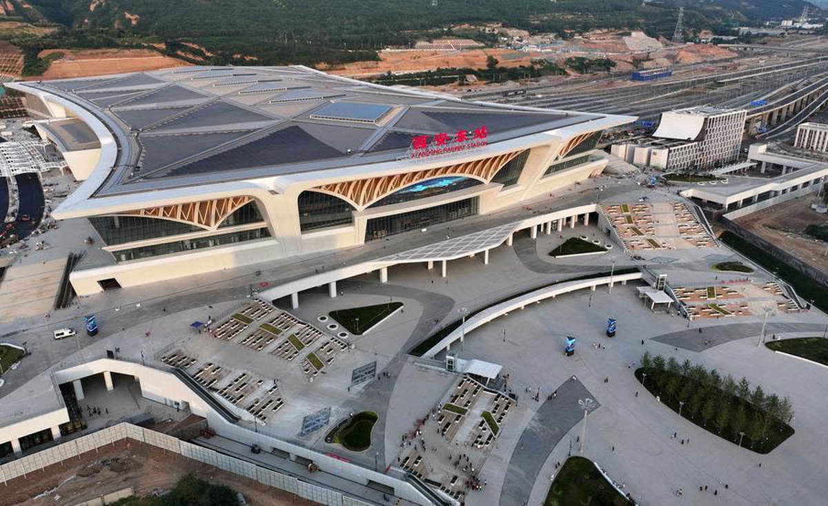 Xi\'an Doğu Tren İstasyonu Faaliyete Geçti