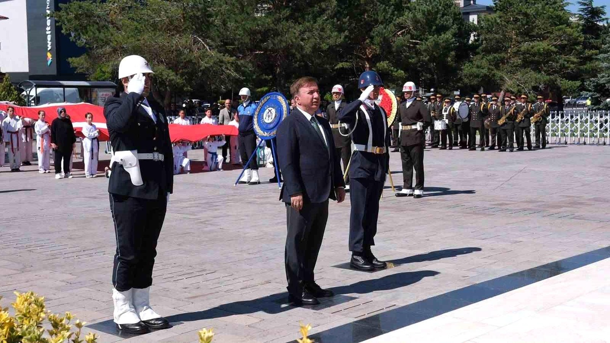 Atatürk\'ün Erzincan\'a Gelişi Kutlandı