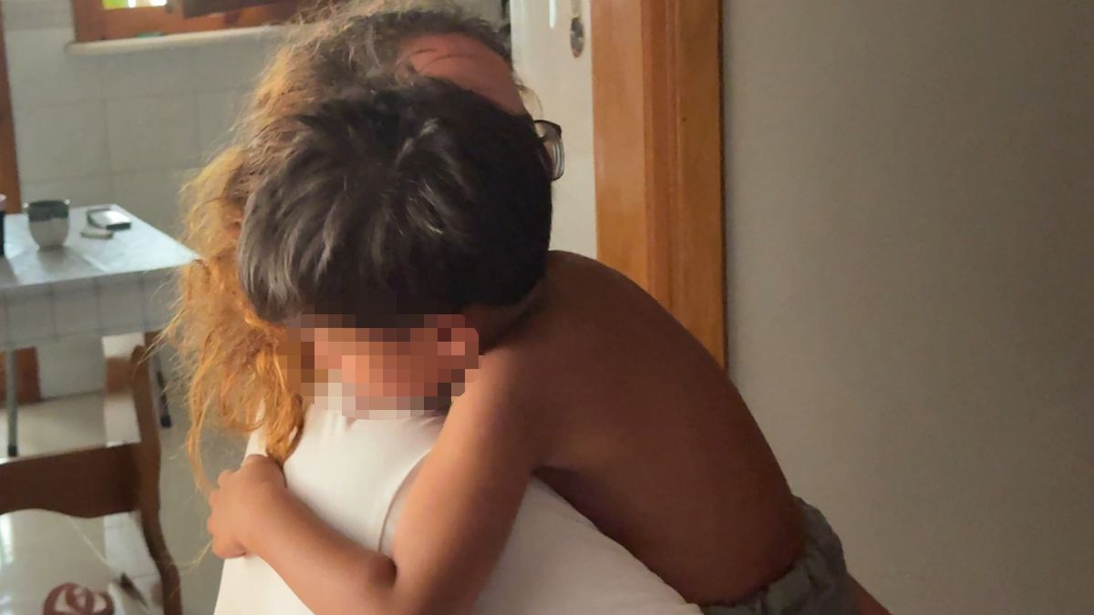 4 Yaşındaki Çocuk Balkon Kapısına Sıkıştı