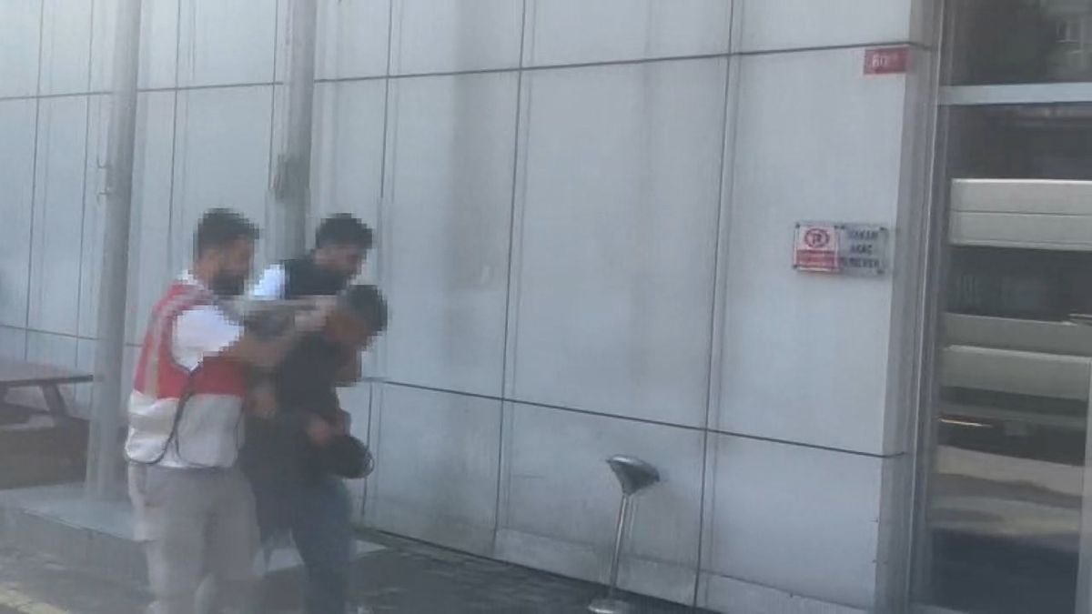 Metrobüs yolcusunun telefonunu çalan hırsız tutuklandı