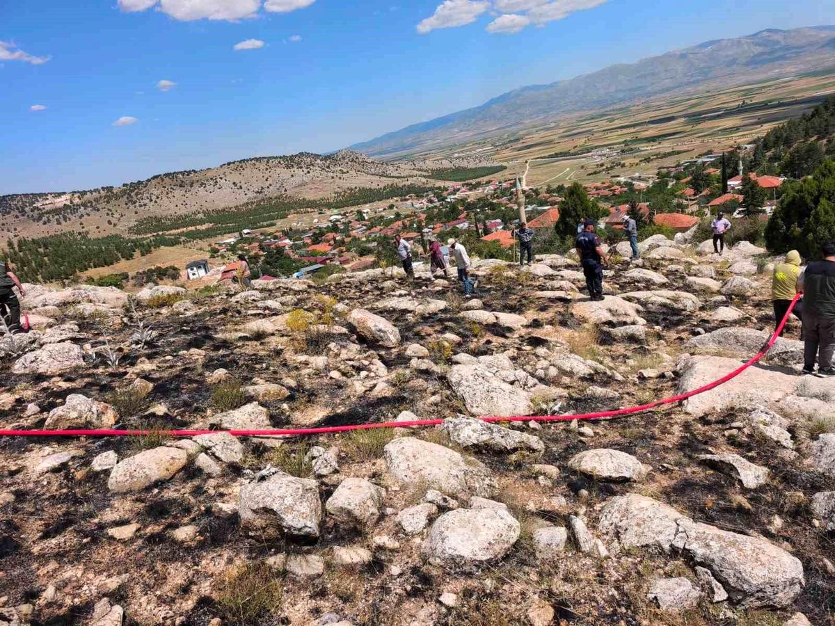 Burdur\'da Ormanlık Alanda Yangın Kontrol Altına Alındı
