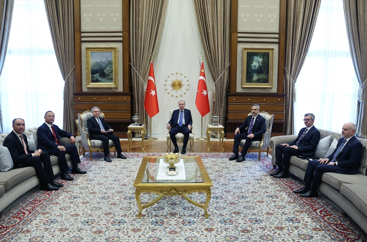 Erdoğan, Kırgızistanlı Bakanı Kabul Etti