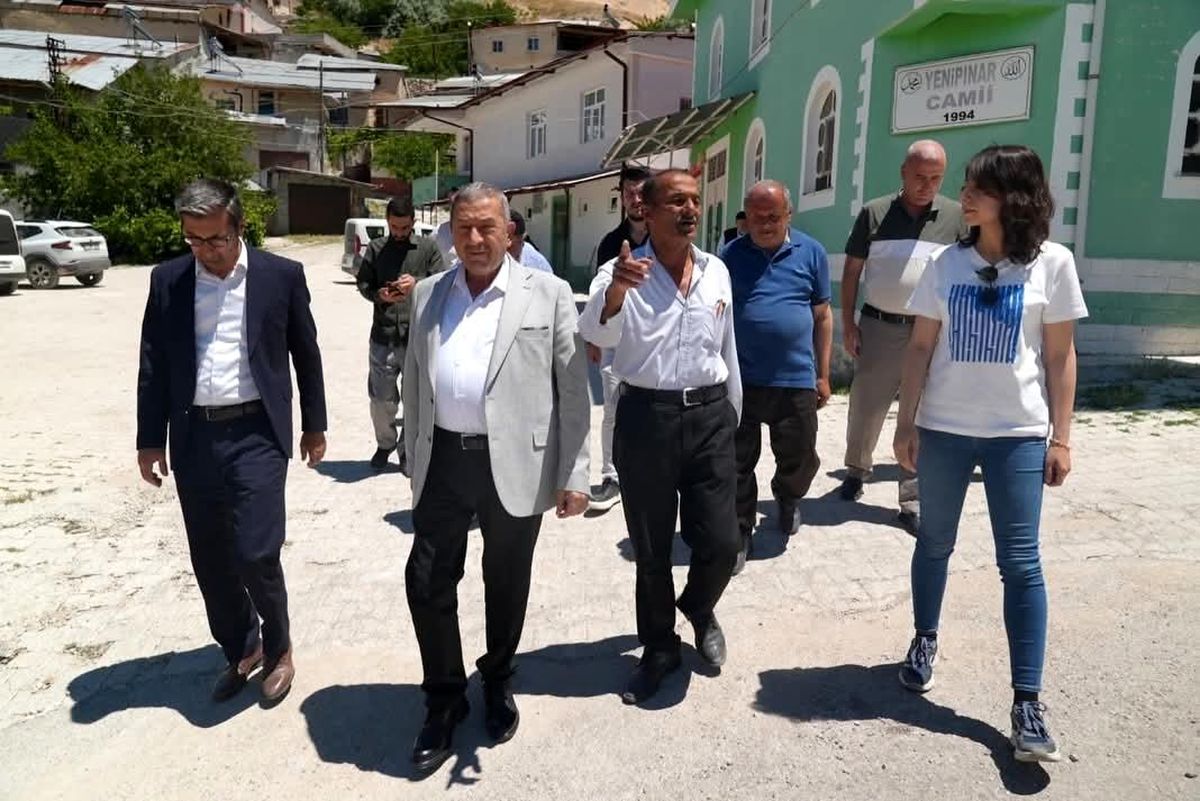 Darende\'de Yenipınar Mahallesi\'ne menfez, mahalle konağı ve yol yatırımı