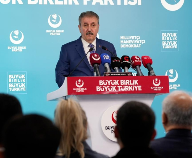 Destici'den komedyen Deniz Göktaş'a sert tepki: O dili koparırız