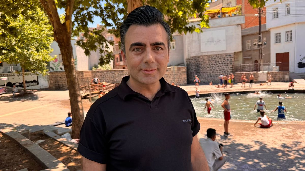 Diyarbakır\'da sıcaktan bunalan çocuklar yasaklı Anzele suyunda serinliyor
