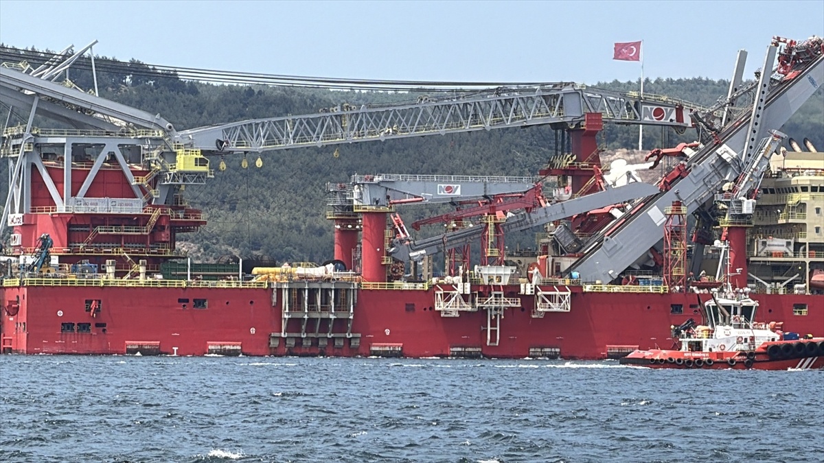 JSD6000 Çanakkale Boğazı\'ndan Geçti