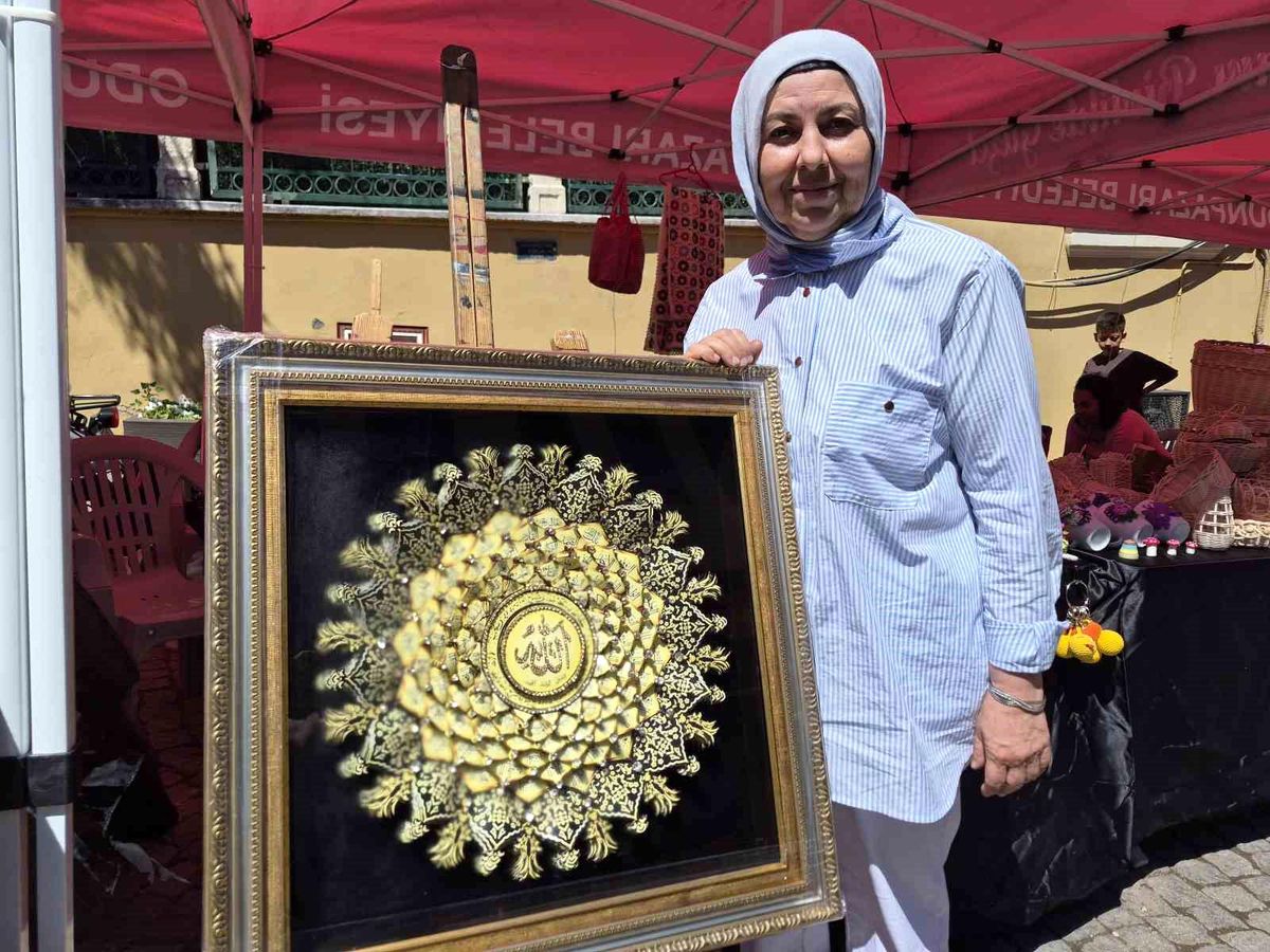 62 Yaşındaki Kadın Rölyef Sanatına Hayat Verdi
