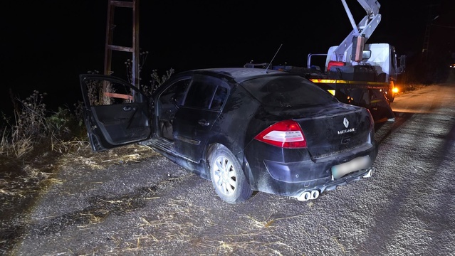 Alkollü Sürücü Elektrik Direğine Çarptı