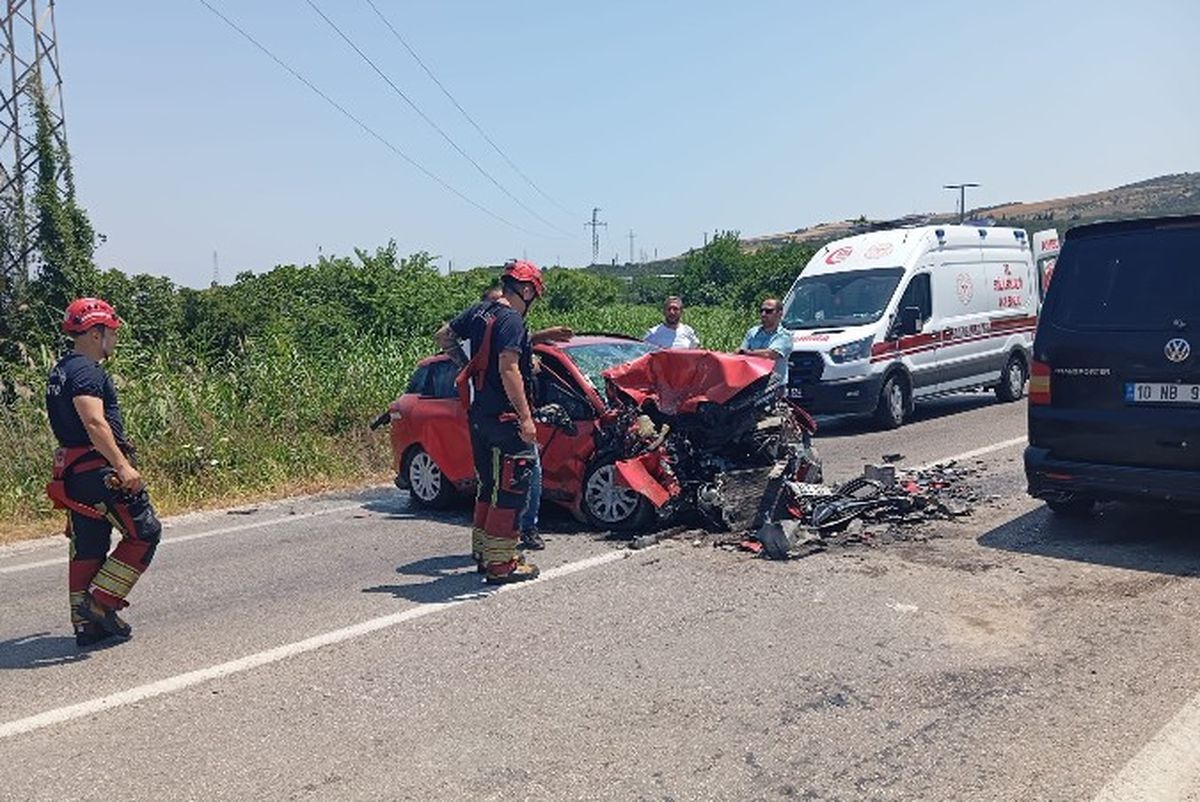 Erdek\'te Trafik Kazası: 1 Ölü, 2 Yaralı