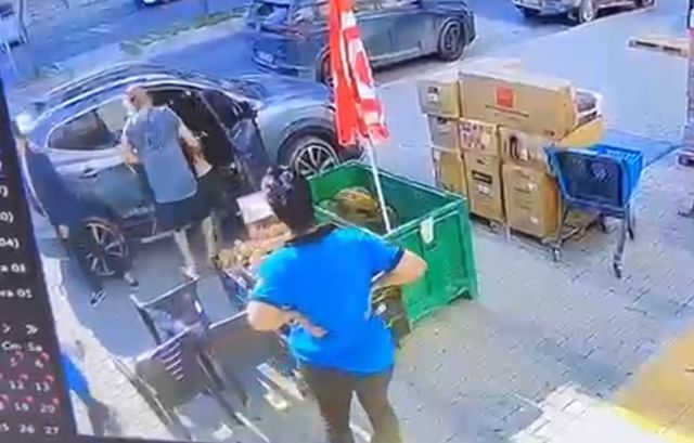 Güpegündüz genç kadına yaptıklarına bakın! Gözü dönmüş saldırgan her yerde aranıyor