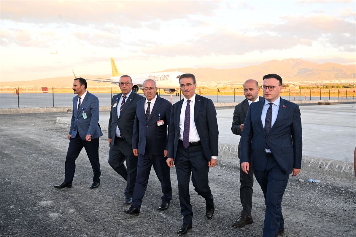 Erzurum Havalimanı\'nda Yenileme Çalışmaları