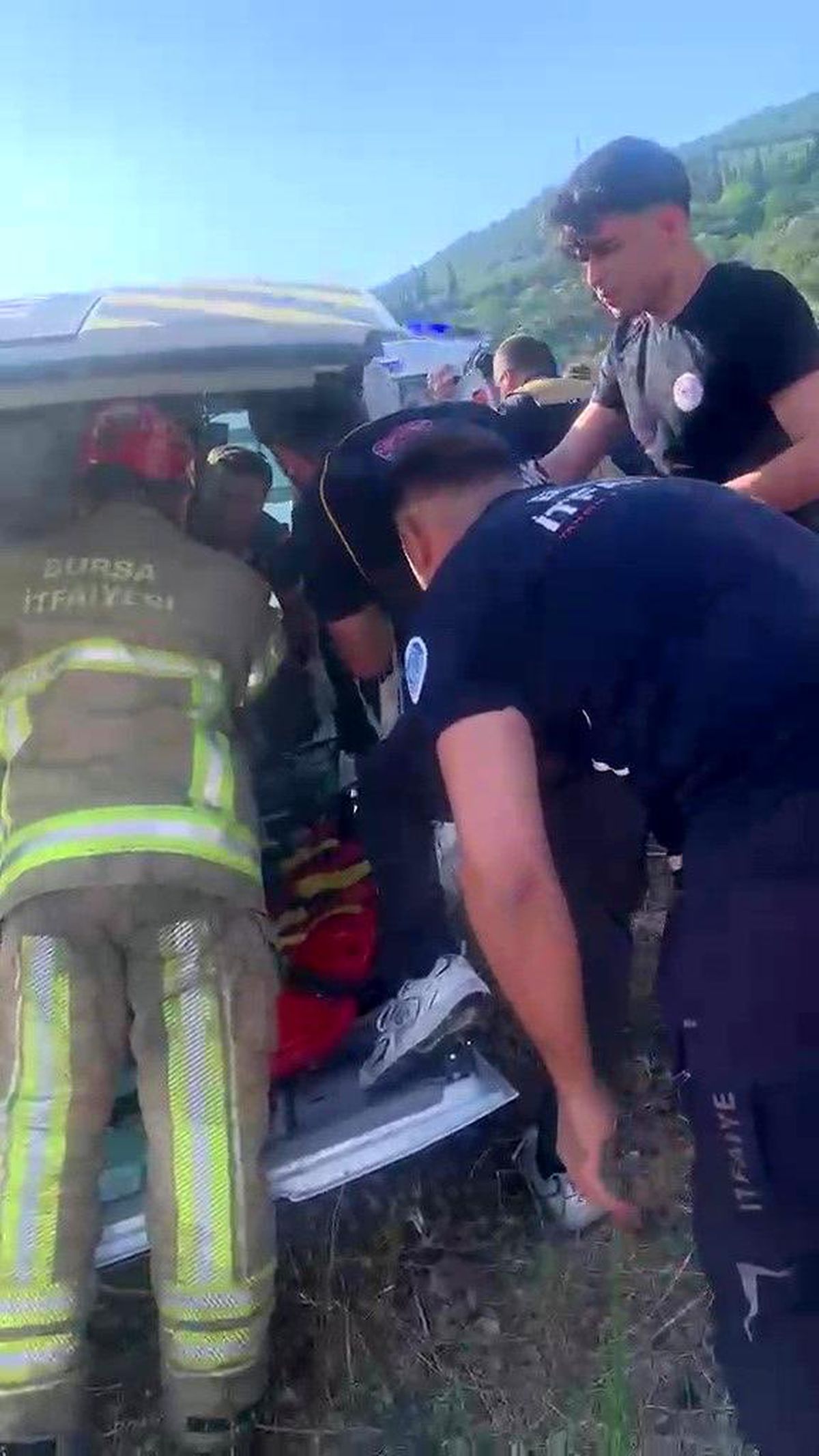 Bursa\'da İşçi Servisi ve Otomobil Çarpıştı
