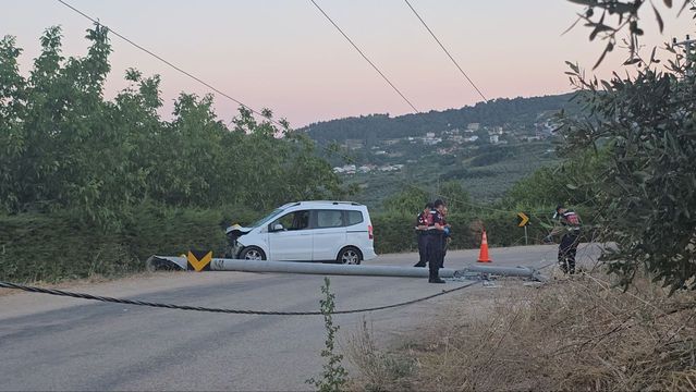 Kaza Kurtarmak İsterken Elektrik Akımına Kapıldı