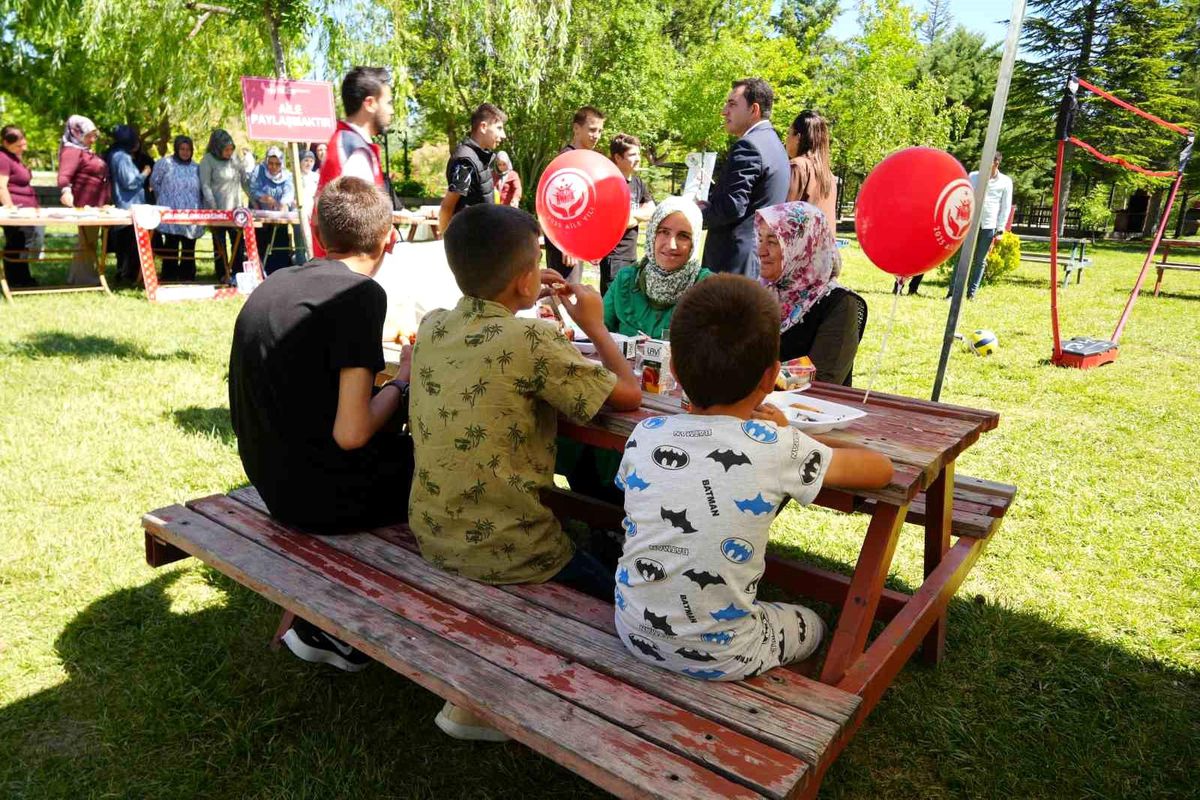 Niğde\'de Koruyucu Aile Günü Şenliği