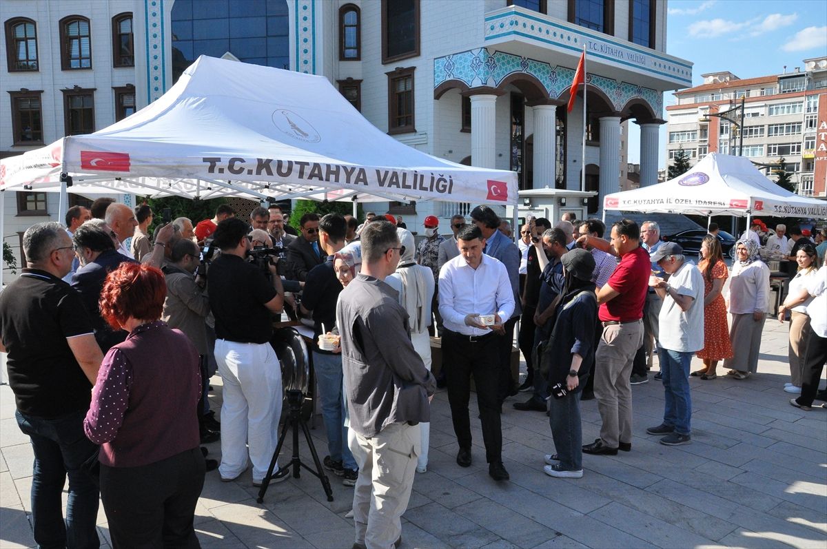 Kütahya\'da binlere aşure ikramı