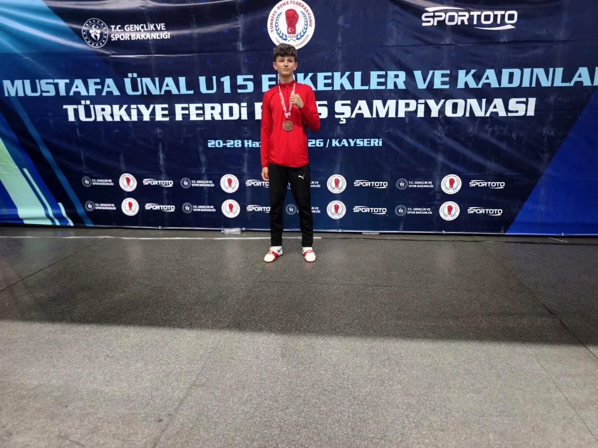 Kütahyalı Boksör Mehmet Turan Delibaş Türkiye üçüncüsü oldu