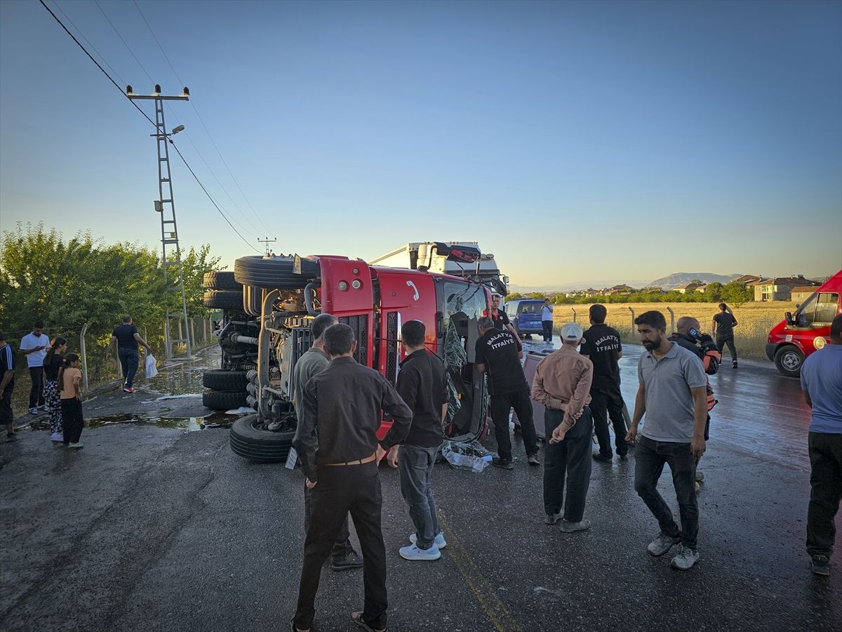 İtfaiye Aracı Devrildi: 3 Yaralı