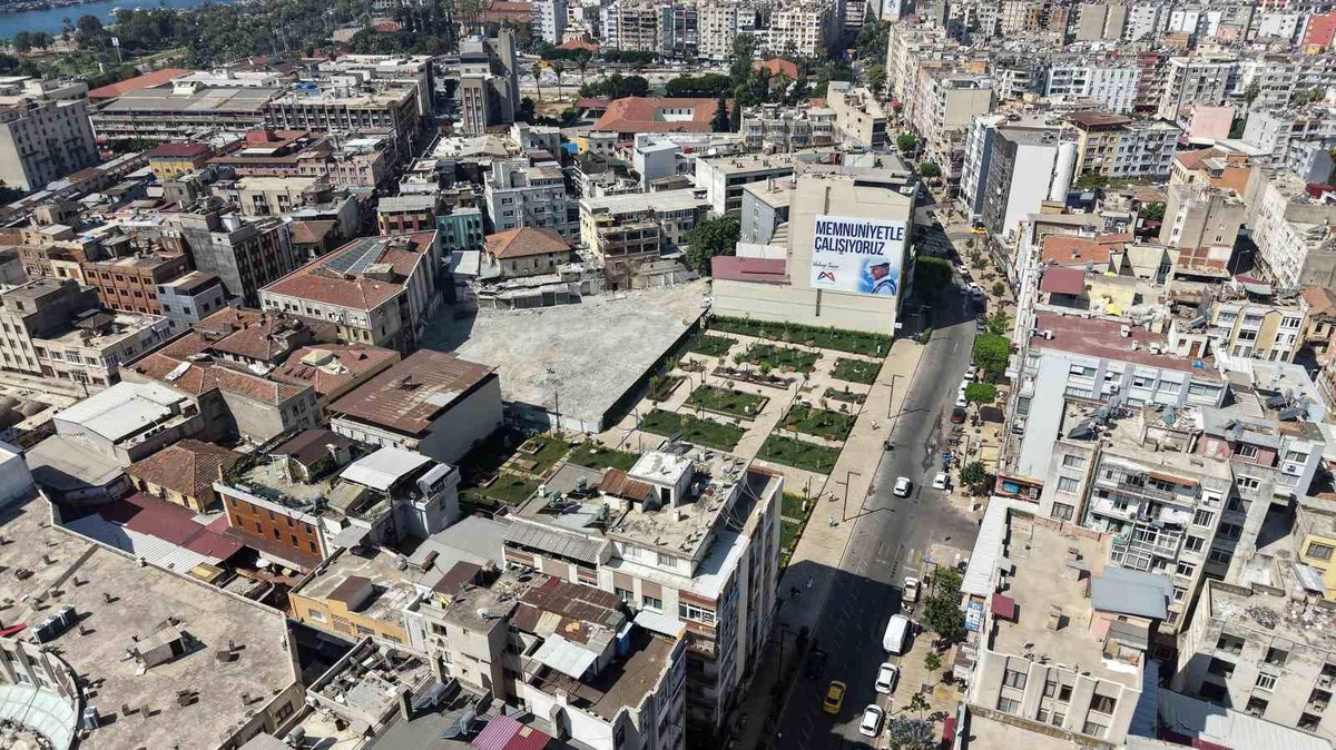 Mersin\'de Zafer Çarşısında dönüşüm sürüyor