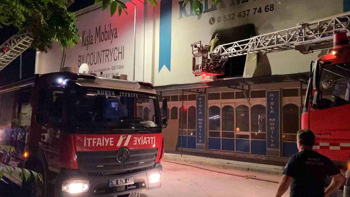 İnegöl\'de Mobilya Fabrikasında Yangın