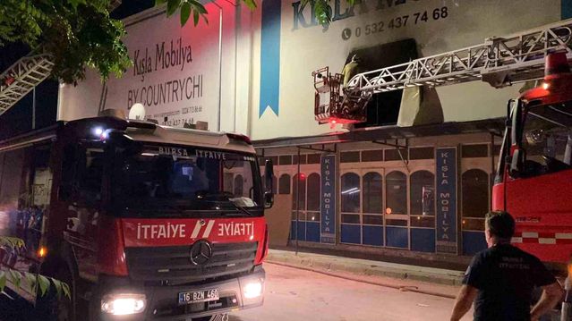 İnegöl’de Mobilya Fabrikasında Yangın