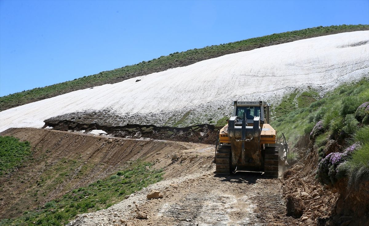 Muş\'ta Yayla Yolları Açılıyor