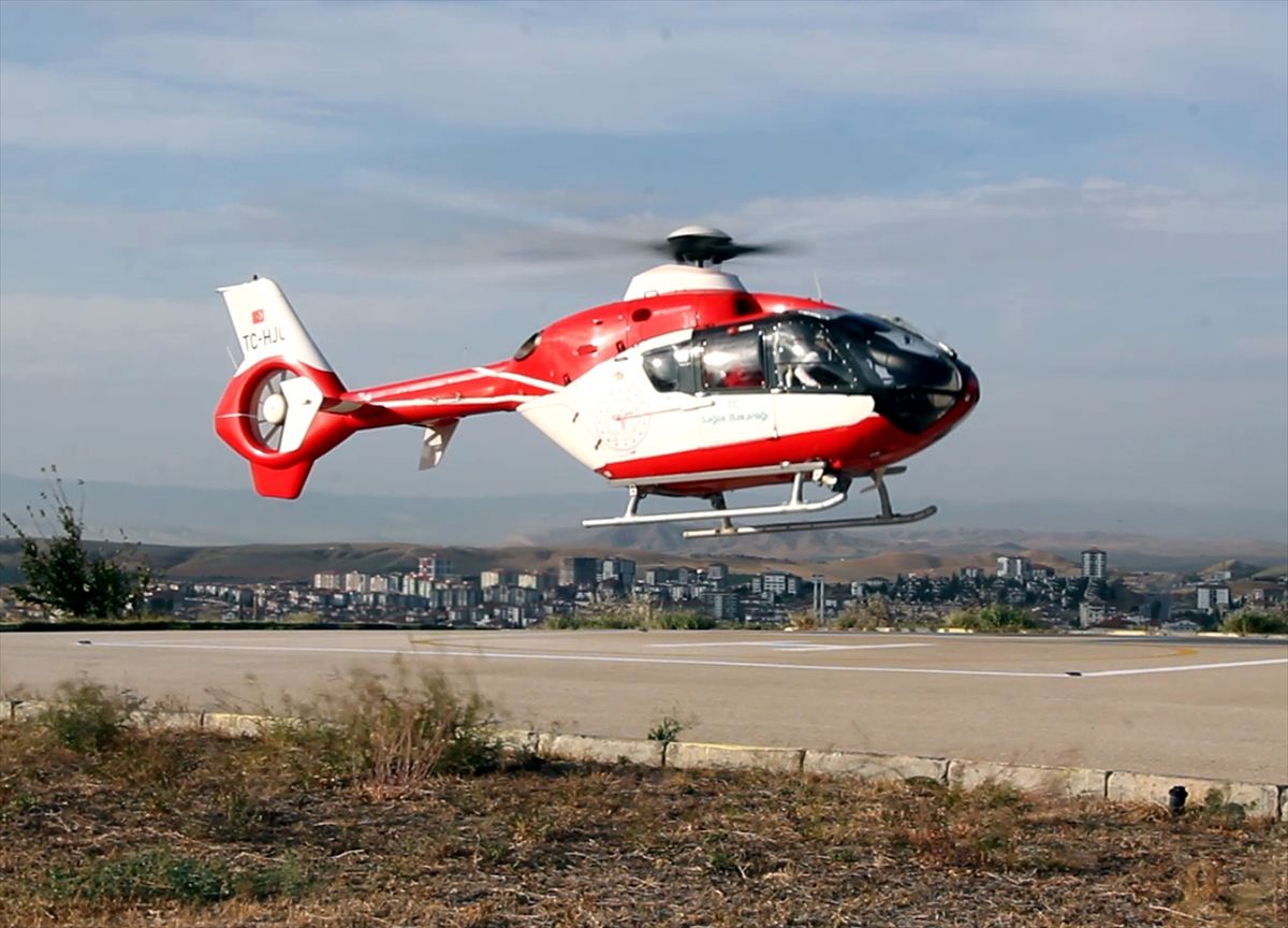 Nallıhan\'da Kalp Krizi Geçiren Hasta Hava Ambulanısıyla Sevk Edildi