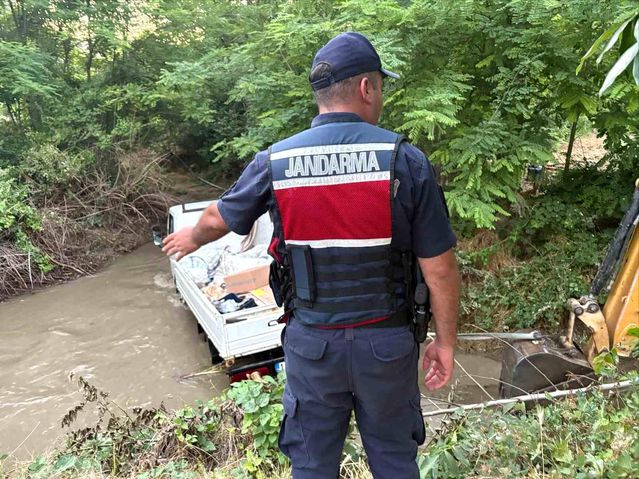 Bilecik’te Patlayan Boru Kamyoneti Mahsur Bıraktı