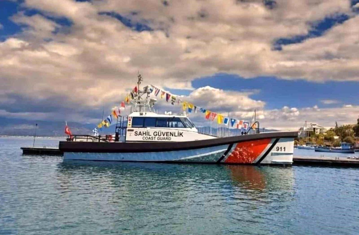Kabotaj Bayramı\'nda Sahil Güvenlik botları ziyarete açıldı