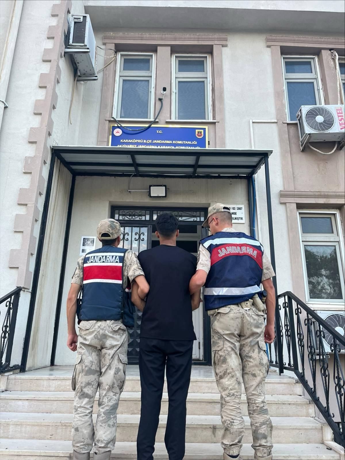 Firari Hükümlü Karaköprü\'de Yakalandı