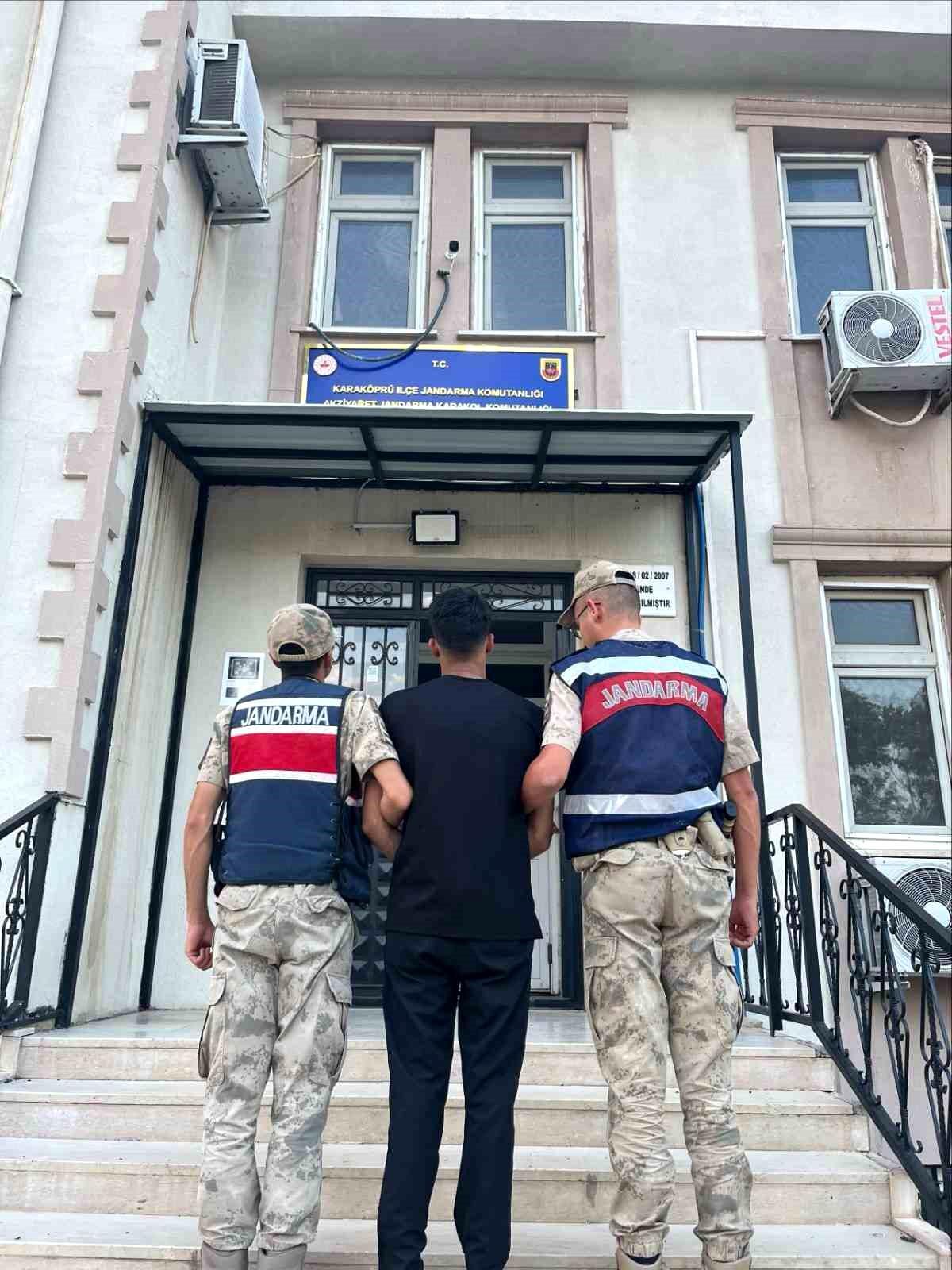 Hırsızlık suçundan firari yakalandı