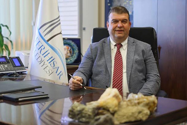 Seferihisar Belediye Başkanı İsmail Yetişkin görevden uzaklaştırıldı