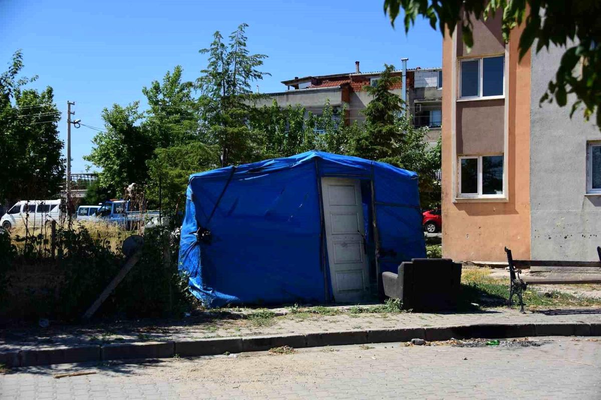 Şehzadeler Belediyesi\'nden Selimşahlar\'da kaçak yapılara müdahale