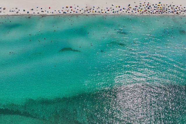Çeşme’de Sıcak Havada Denizde Serinleme Keyfi