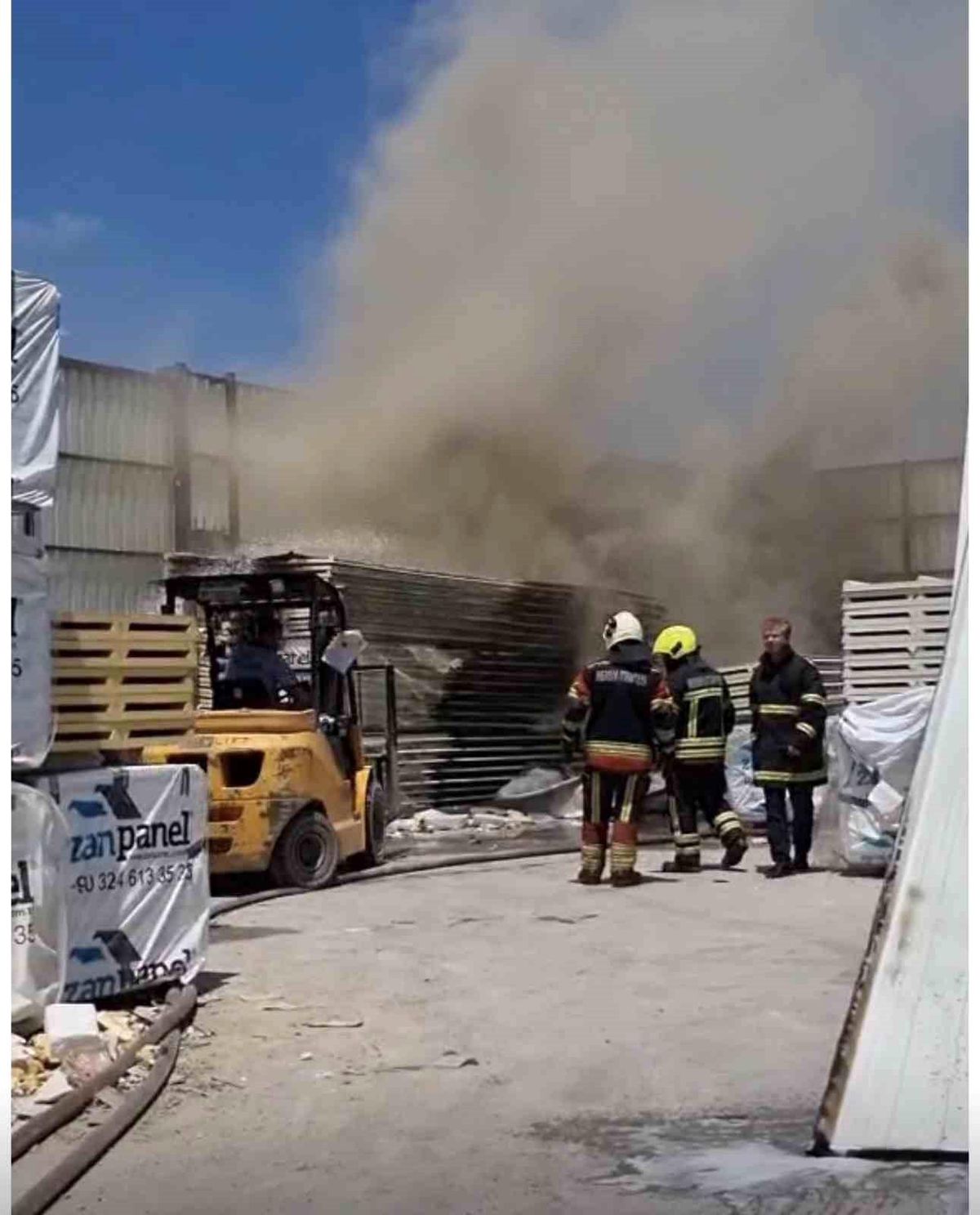 Tarsus\'ta depo yangını