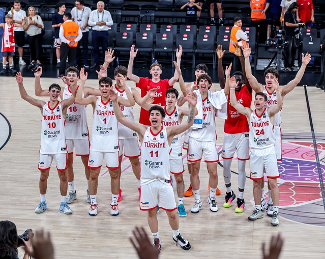 Milli Takım Çeyrek Finale Yükseldi