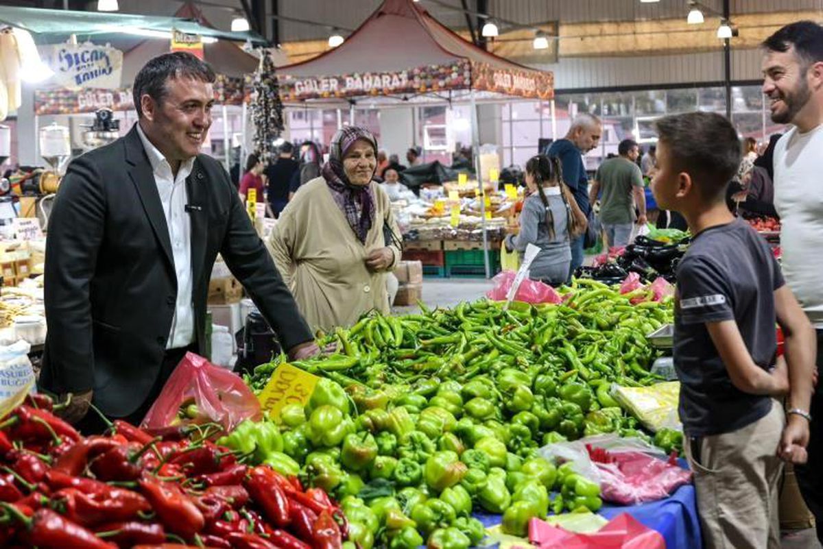 Vali Sözer, Söğüt Perşembe Pazarı\'nı Ziyaret Etti