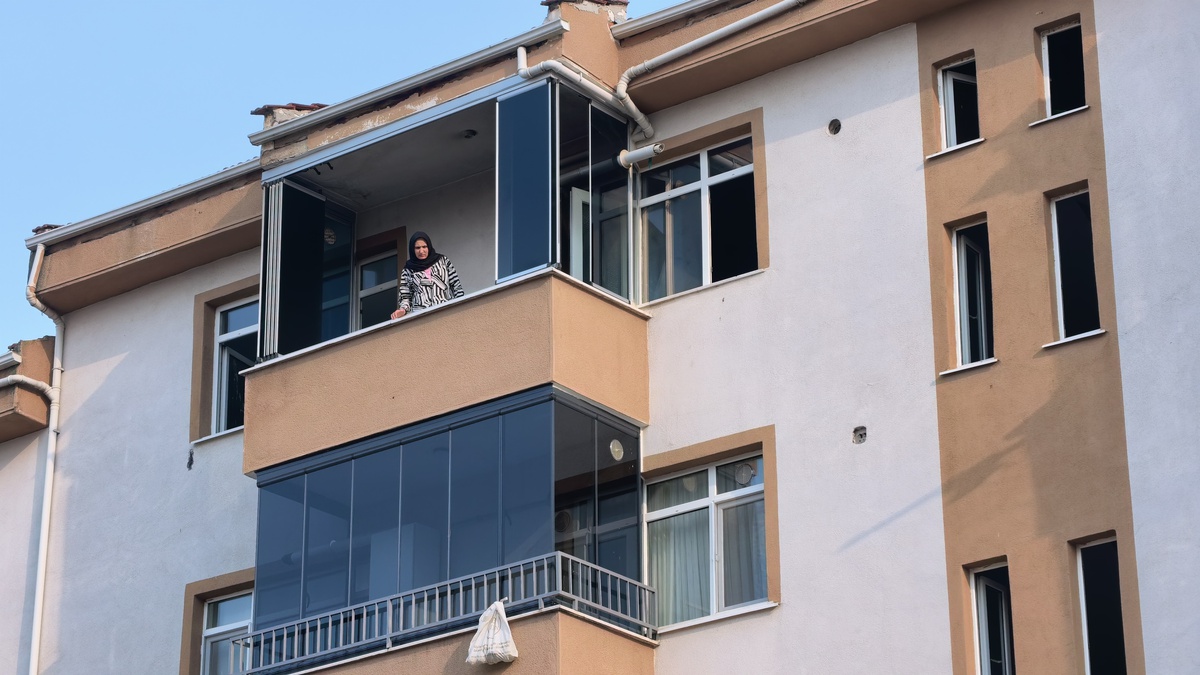 Yanan Evde Duman ve Yavruları Kurtarıldı
