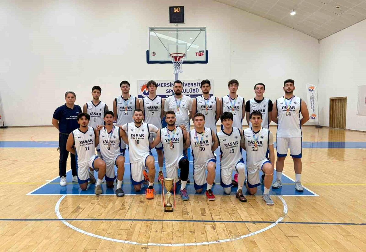 Yaşar Üniversitesi Basketbol Takımı Türkiye İkincisi