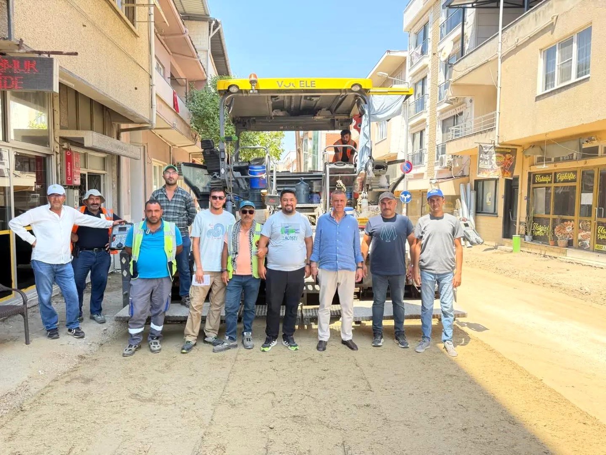 Yenipazar\'da sıcak asfalt çalışmaları hız kesmeden sürüyor