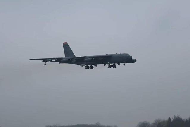 ABD’nin B-52 filosu İran görüşmeleri sürerken İngiltere’den ayrıldı