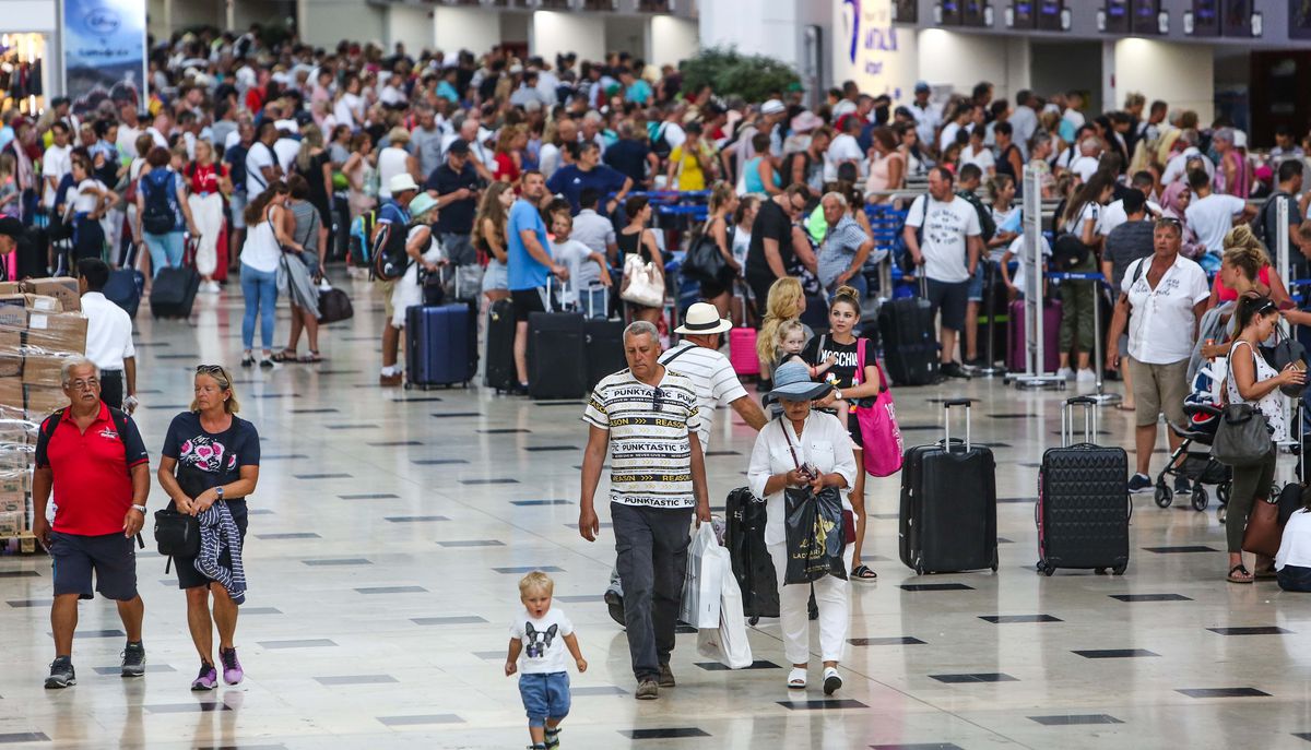 Antalya\'ya 6 Ayda 5,5 Milyon Yolcu Geldi