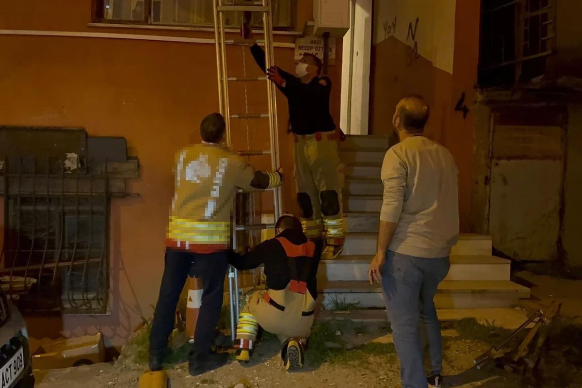 Ölümcül yalnızlık! Acı gerçeği apartmanı saran koku ortaya çıkardı