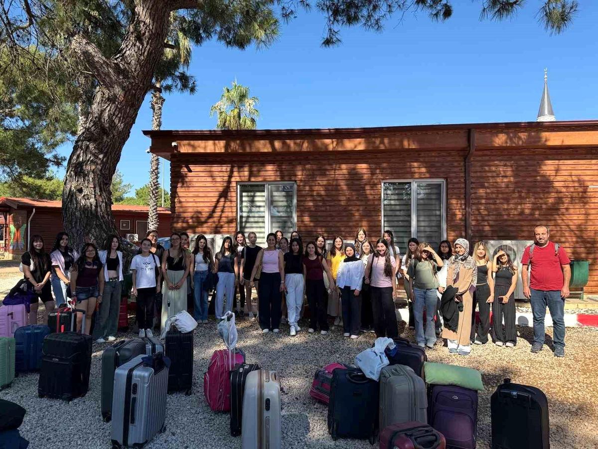 Aydınlı Gençler Antalya\'ya Gitti