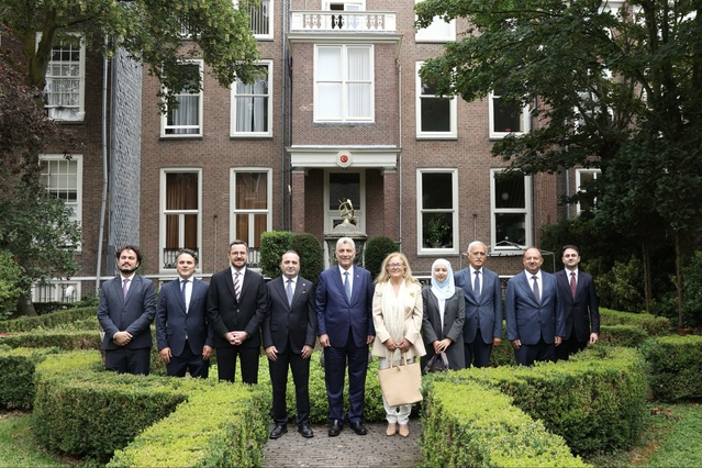 Bolat ve Hollandalı mevkidaşı İş Forumu’nda buluştu