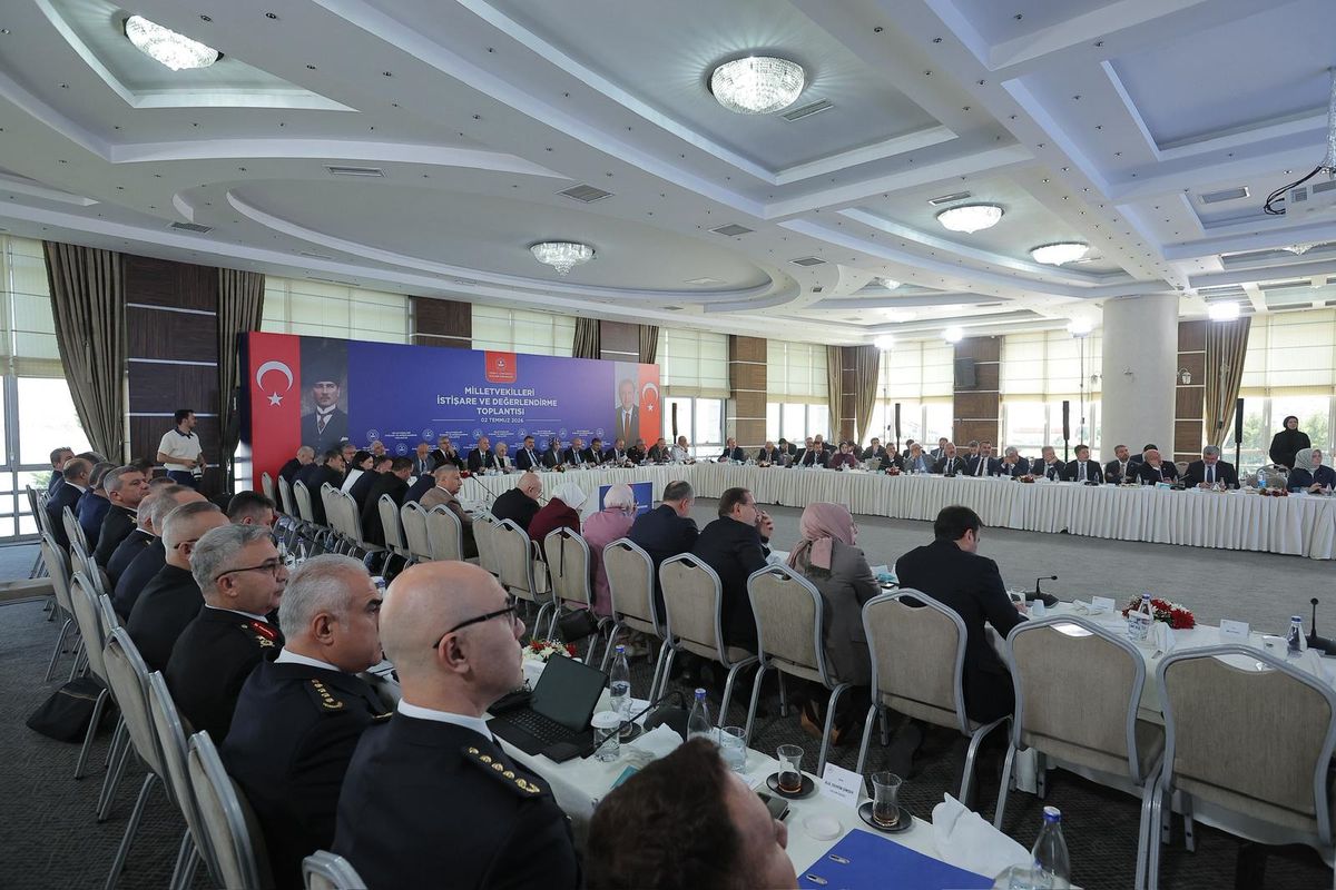 İçişleri Bakanı Çiftçi\'den AK Parti\'li vekillerle istişare toplantısı