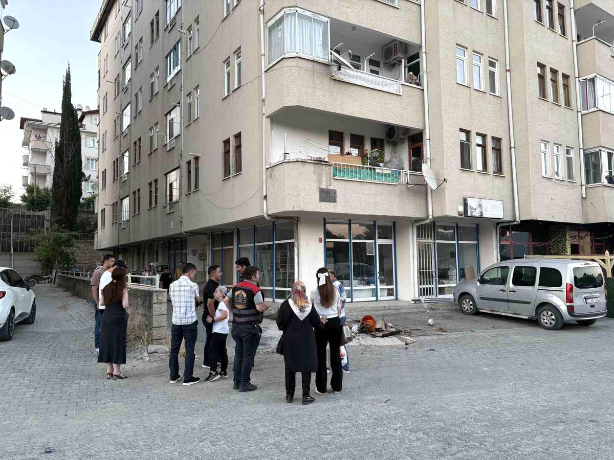 Tosya\'da saksı yangını halkın müdahalesiyle söndürüldü