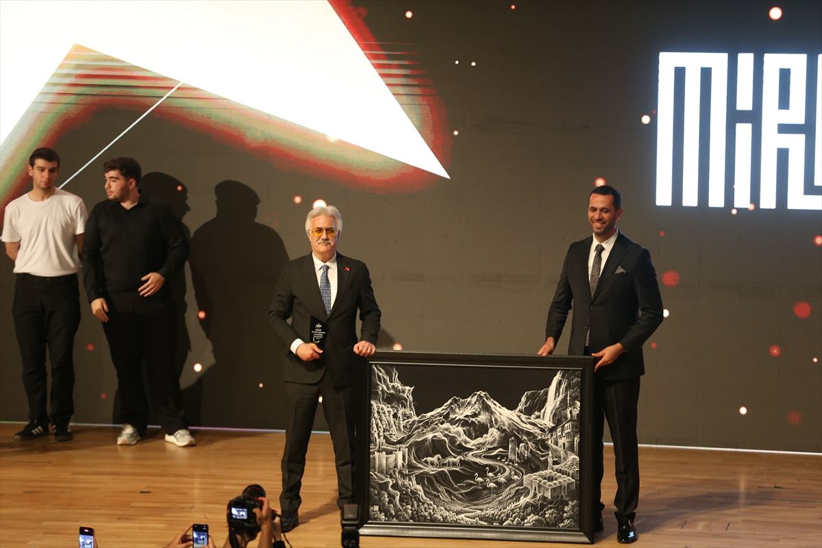 Tamer Karadağlı\'ya Turizm Elçisi Ödülü